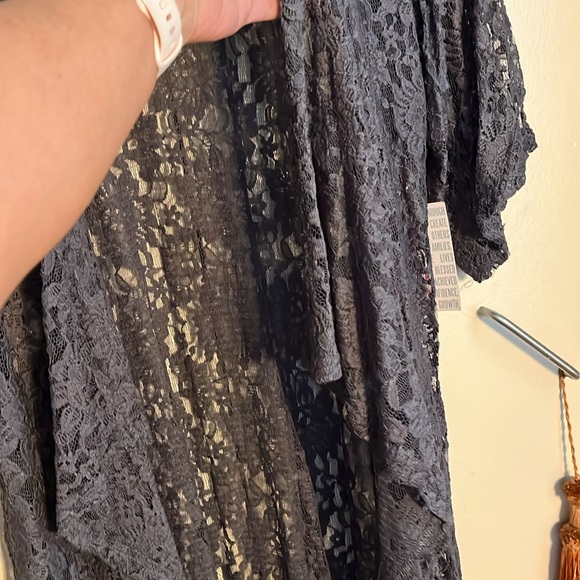 Absolutely GORGEOUS! Lace luLa Roe Monroe kimono 🫶🏼 - Picture 3 of 5